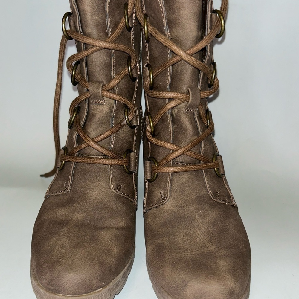 Pre loved kohls Adelia  leather lace wedge bootie - Picture 4 of 9
